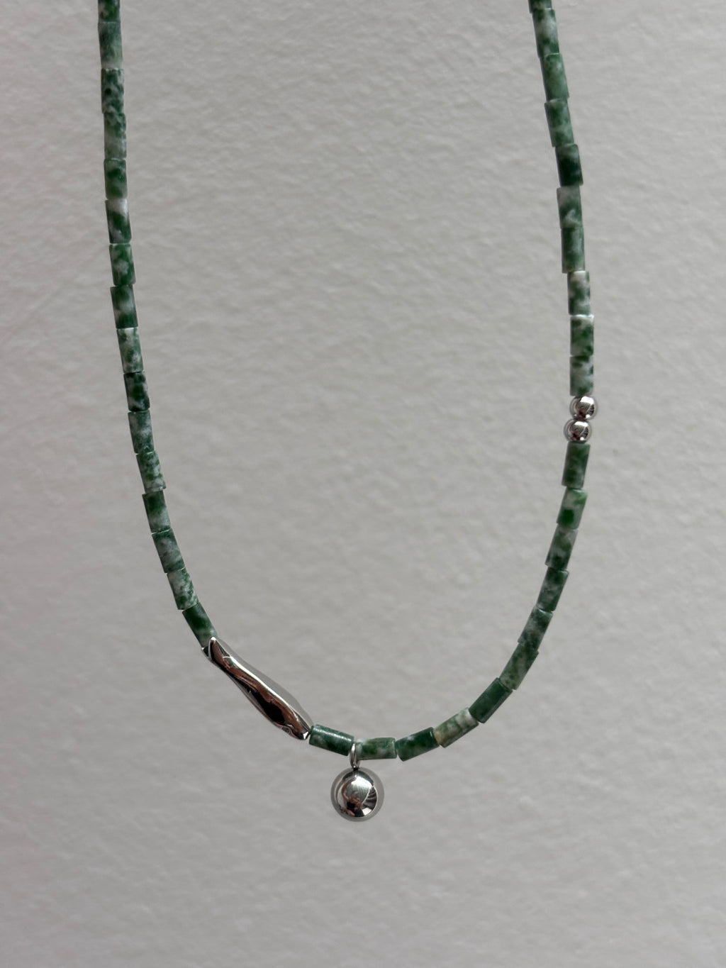 Algaeline · Green dot stone Necklace
