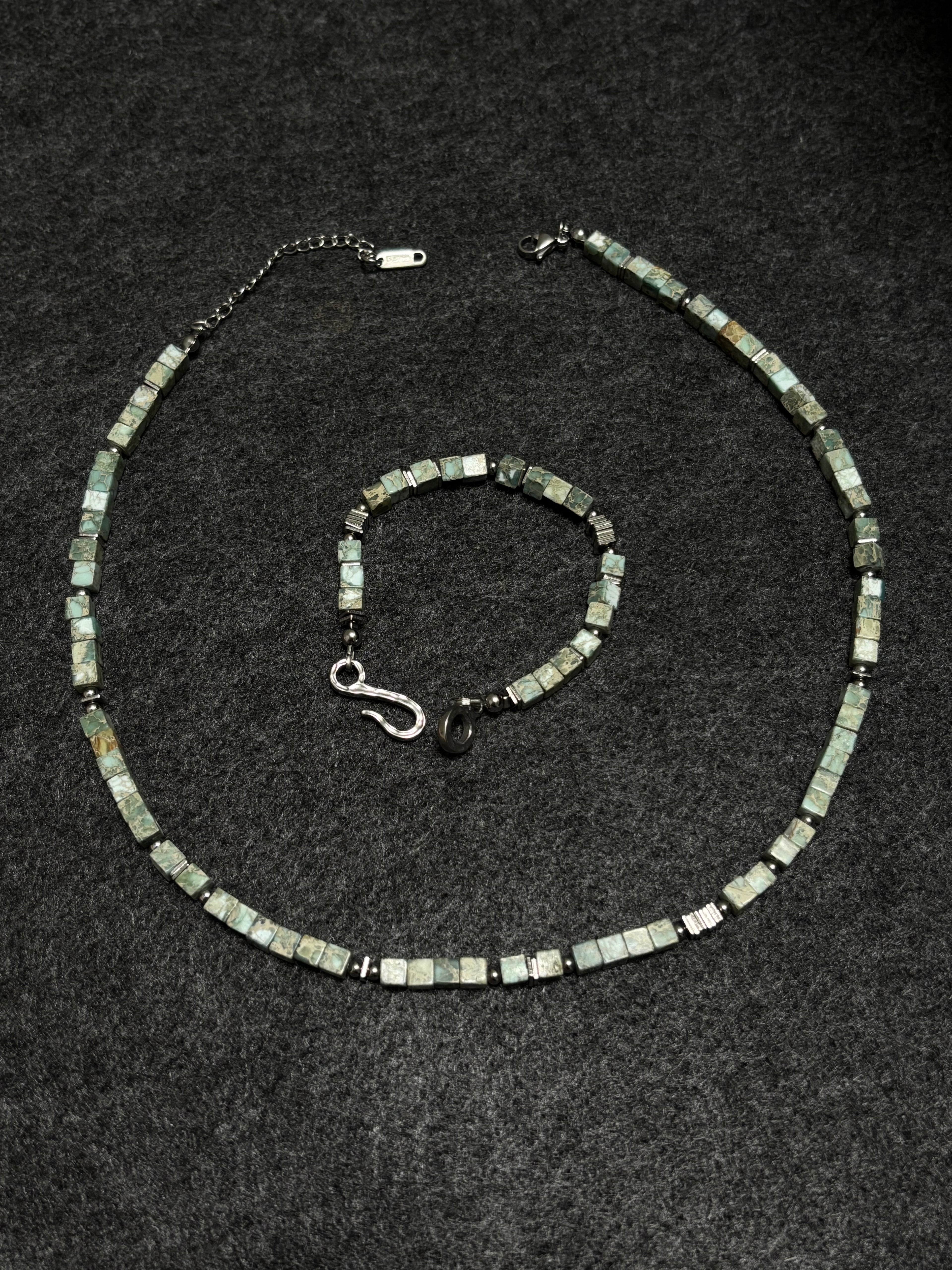 Mossline Necklace · Grass Green Turquoise