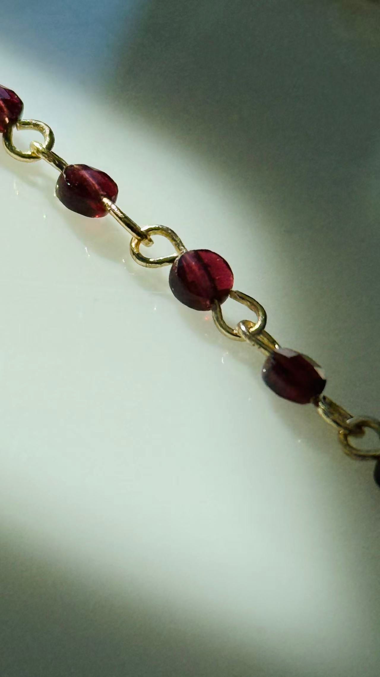 Rouge Lien · Garnet Stone Bracelet